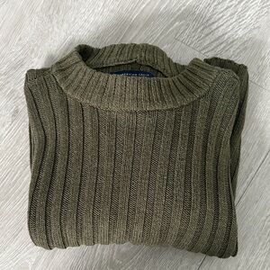 American Eagle Outfitters LIKE NEW Ribbed Olive Crewneck Sweater